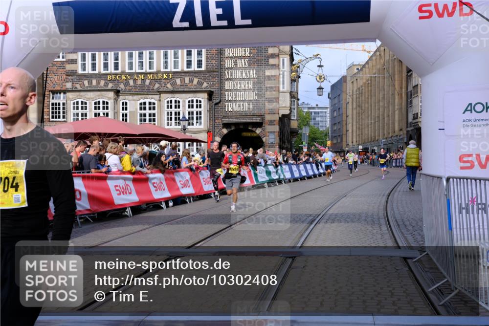 13.09.2026 - 21. swb-Marathon Bremen Tim E. http://msf.ph/oto/10302408 13.09.2026 10:45:01 Ziel 10266, 10861, 11615, 11692, 11704, 12302, 12425, 12473 meine-sportfotos.de