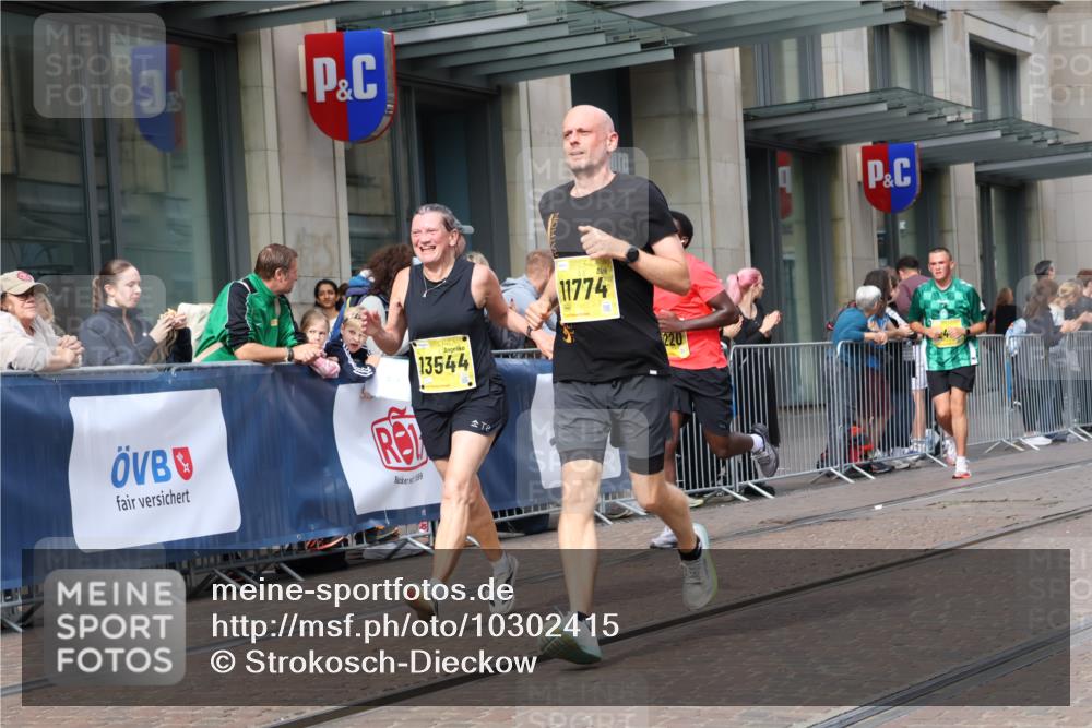 13.09.2026 - 21. swb-Marathon Bremen Strokosch-Dieckow http://msf.ph/oto/10302415 13.09.2026 10:50:33 Ziel 10200, 10267, 10537, 10764, 11076, 11087, 11170, 11625, 11626, 11753, 11961, 12004, 12052, 12070, 12179, 12303, 12309, 12351, 12407, 12488, 12560, 13544, 10170, 10233, 10525, 10840, 10923, 11111, 11178, 11220, 11276, 11497, 11499, 11622, 11664, 11680, 11742, 11774, 12045, 12078, 12269, 12309, 12447, 13562 meine-sportfotos.de