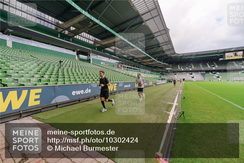 13.09.2026 - 21. swb-Marathon Bremen Michael Burmester http://msf.ph/oto/10302424 13.09.2026 12:26:54 Laufen im Stadion 103, 206, 238, 322, 420, 447, 841, 875, 968, 1187, 1352, 1840, 2032, 2044, 2143, 129, 149, 236, 289, 798, 1483, 1490, 1567 meine-sportfotos.de