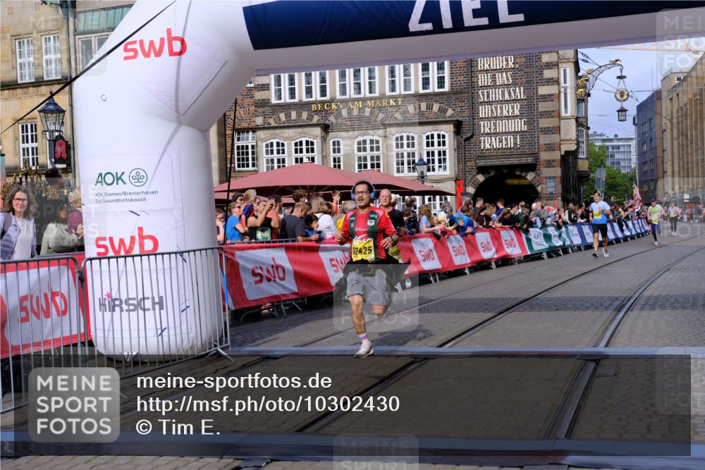 13.09.2026 - 21. swb-Marathon Bremen Tim E. http://msf.ph/oto/10302430 13.09.2026 10:45:02 Ziel 10266, 10628, 10861, 11615, 11692, 11704, 12302, 12425, 12473 meine-sportfotos.de