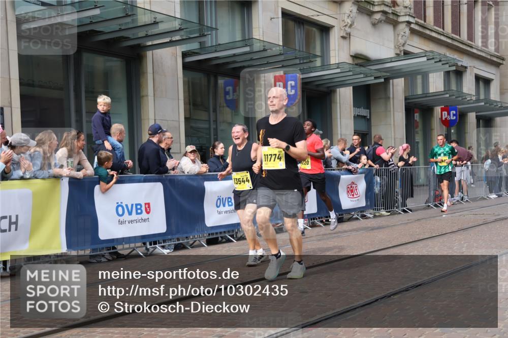 13.09.2026 - 21. swb-Marathon Bremen Strokosch-Dieckow http://msf.ph/oto/10302435 13.09.2026 10:50:33 Ziel 10200, 10267, 10537, 10764, 11076, 11087, 11170, 11625, 11626, 11753, 11961, 12004, 12052, 12070, 12179, 12303, 12309, 12351, 12407, 12488, 12560, 13544, 10170, 10233, 10525, 10840, 10923, 11111, 11178, 11220, 11276, 11497, 11499, 11622, 11664, 11680, 11742, 11774, 12045, 12078, 12269, 12309, 12447, 13562 meine-sportfotos.de
