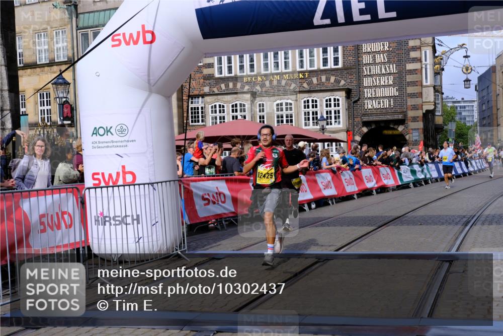 13.09.2026 - 21. swb-Marathon Bremen Tim E. http://msf.ph/oto/10302437 13.09.2026 10:45:03 Ziel 10266, 10628, 10861, 11615, 11692, 11704, 12302, 12425, 12473 meine-sportfotos.de