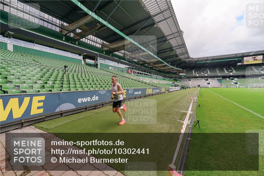 13.09.2026 - 21. swb-Marathon Bremen Michael Burmester http://msf.ph/oto/10302441 13.09.2026 12:27:03 Laufen im Stadion 103, 206, 238, 322, 420, 447, 841, 875, 1187, 1352, 1840, 2032, 2044, 2143, 4264, 129, 149, 236, 289, 798, 1483, 1490, 1567 meine-sportfotos.de