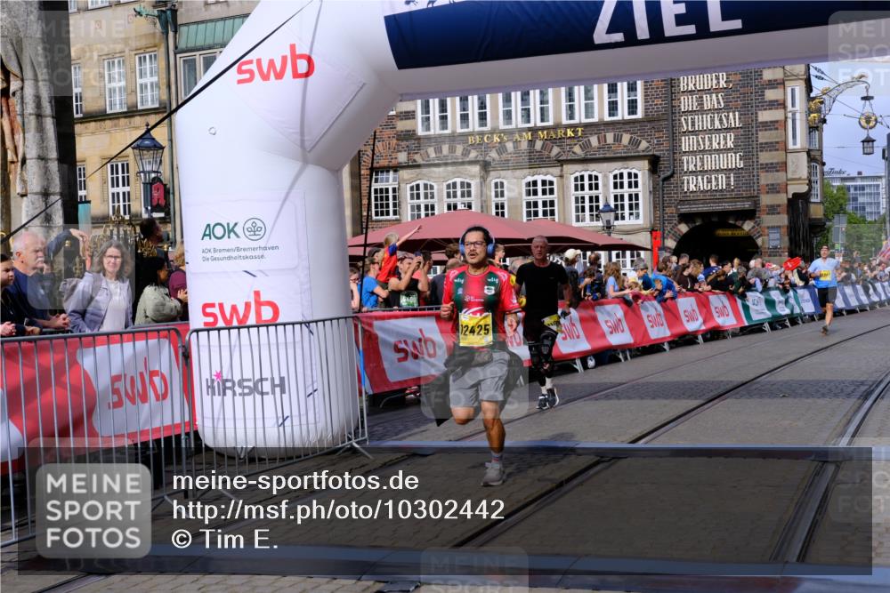 13.09.2026 - 21. swb-Marathon Bremen Tim E. http://msf.ph/oto/10302442 13.09.2026 10:45:03 Ziel 10266, 10628, 10861, 11615, 11692, 11704, 12302, 12425, 12473 meine-sportfotos.de