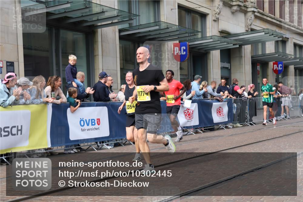 13.09.2026 - 21. swb-Marathon Bremen Strokosch-Dieckow http://msf.ph/oto/10302445 13.09.2026 10:50:34 Ziel 10200, 10267, 10537, 10764, 11076, 11087, 11170, 11339, 11625, 11626, 11753, 11961, 12004, 12052, 12070, 12179, 12303, 12351, 12407, 12488, 12560, 13544, 10170, 10233, 10525, 10840, 10923, 11178, 11220, 11276, 11497, 11499, 11622, 11664, 11680, 11742, 11774, 12045, 12078, 12269, 12309, 12447, 13562 meine-sportfotos.de
