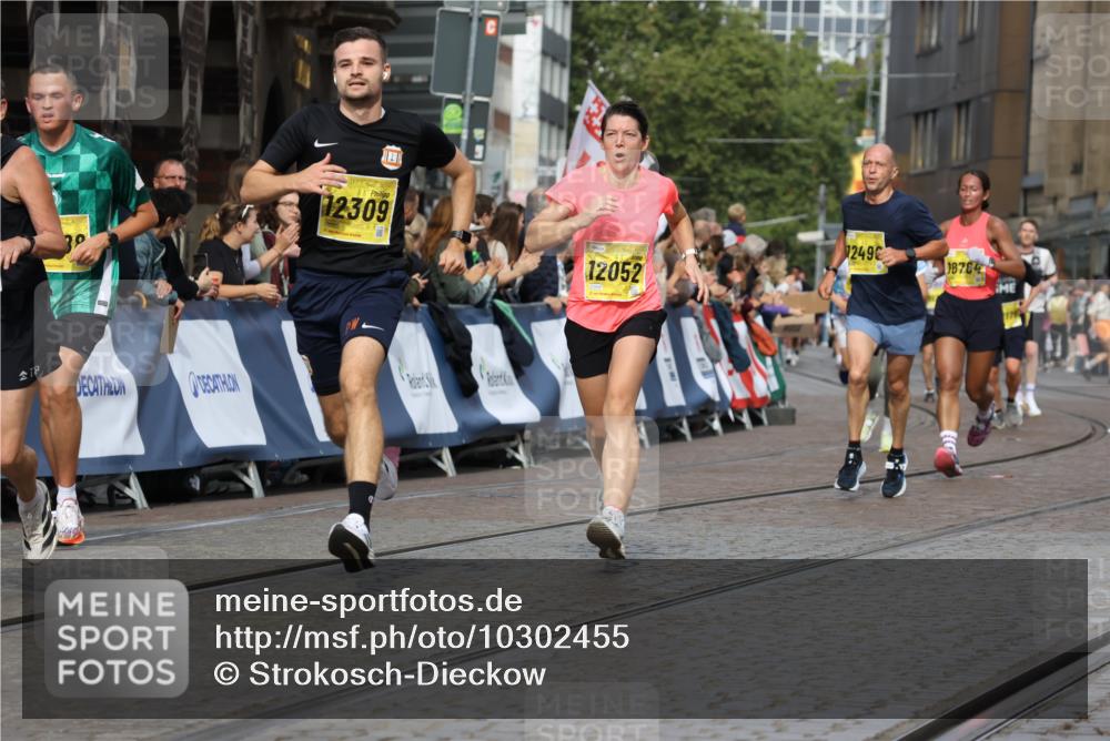 13.09.2026 - 21. swb-Marathon Bremen Strokosch-Dieckow http://msf.ph/oto/10302455 13.09.2026 10:50:48 Ziel 10170, 10233, 10525, 10840, 10923, 11220, 11276, 11497, 11499, 11622, 11664, 11680, 11742, 11774, 12045, 12078, 12309, 12447, 13562, 10200, 10537, 11087, 11170, 11339, 11625, 11626, 12004, 12179, 12303, 12351, 12407, 12560 meine-sportfotos.de