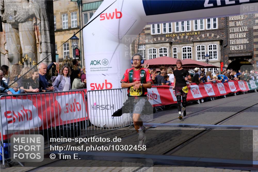 13.09.2026 - 21. swb-Marathon Bremen Tim E. http://msf.ph/oto/10302458 13.09.2026 10:45:03 Ziel 10266, 10628, 10861, 11615, 11692, 11704, 12302, 12425, 12473 meine-sportfotos.de