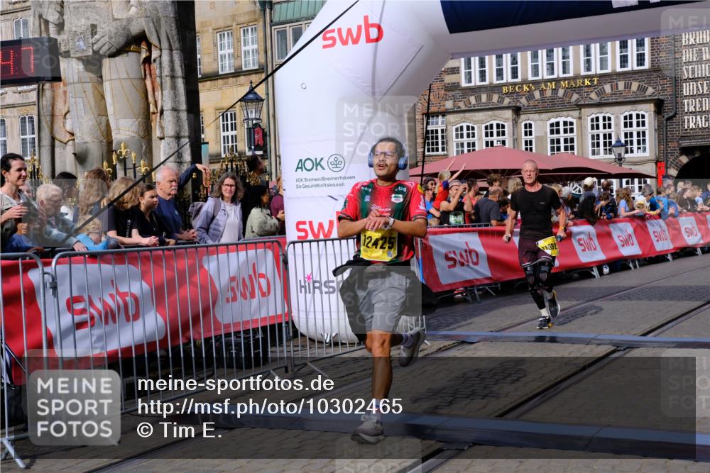 13.09.2026 - 21. swb-Marathon Bremen Tim E. http://msf.ph/oto/10302465 13.09.2026 10:45:03 Ziel 10266, 10628, 10861, 11615, 11692, 11704, 12302, 12425, 12473 meine-sportfotos.de