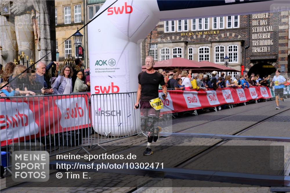 13.09.2026 - 21. swb-Marathon Bremen Tim E. http://msf.ph/oto/10302471 13.09.2026 10:45:04 Ziel 10266, 10628, 10861, 11615, 11692, 11704, 12302, 12425, 12473 meine-sportfotos.de