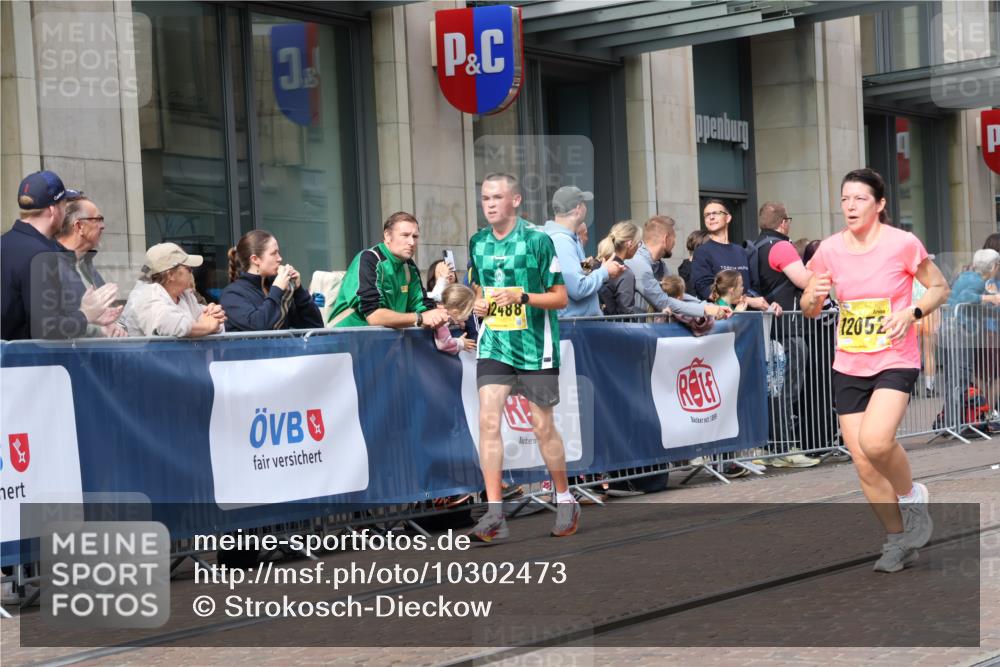 13.09.2026 - 21. swb-Marathon Bremen Strokosch-Dieckow http://msf.ph/oto/10302473 13.09.2026 10:50:36 Ziel 10200, 10267, 10537, 10764, 11076, 11087, 11170, 11339, 11625, 11626, 11753, 11961, 12004, 12070, 12179, 12303, 12351, 12407, 12488, 12560, 13544, 10170, 10233, 10525, 10840, 10923, 11178, 11220, 11276, 11497, 11499, 11622, 11664, 11680, 11742, 11774, 12045, 12052, 12078, 12269, 12309, 12447, 13544, 13562 meine-sportfotos.de