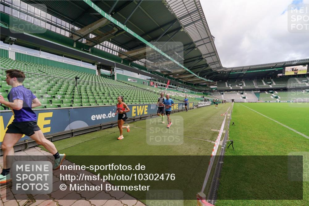 13.09.2026 - 21. swb-Marathon Bremen Michael Burmester http://msf.ph/oto/10302476 13.09.2026 12:27:59 Laufen im Stadion 103, 238, 322, 358, 420, 553, 574, 649, 841, 1161, 1253, 1256, 1352, 1391, 1428, 1525, 1724, 1783, 1917, 2032, 3662, 4264, 149, 289, 798, 814, 1313, 1483, 1490, 1544, 1567 meine-sportfotos.de