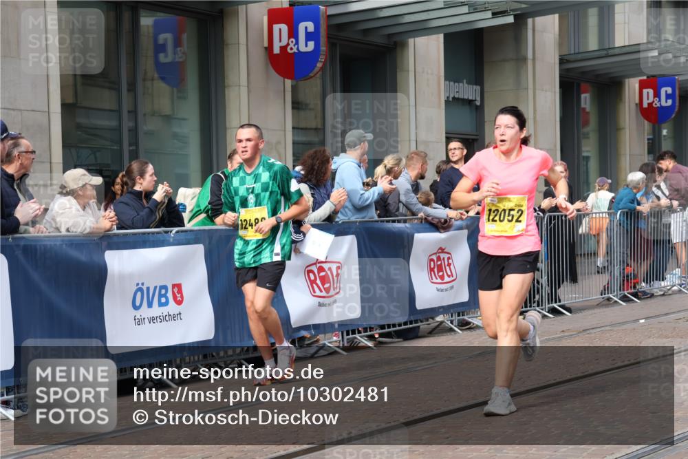 13.09.2026 - 21. swb-Marathon Bremen Strokosch-Dieckow http://msf.ph/oto/10302481 13.09.2026 10:50:36 Ziel 10200, 10267, 10537, 10764, 11076, 11087, 11170, 11339, 11625, 11626, 11753, 11961, 12004, 12070, 12179, 12303, 12351, 12407, 12488, 12560, 13544, 10170, 10233, 10525, 10840, 10923, 11178, 11220, 11276, 11497, 11499, 11622, 11664, 11680, 11742, 11774, 12045, 12052, 12078, 12269, 12309, 12447, 13544, 13562 meine-sportfotos.de