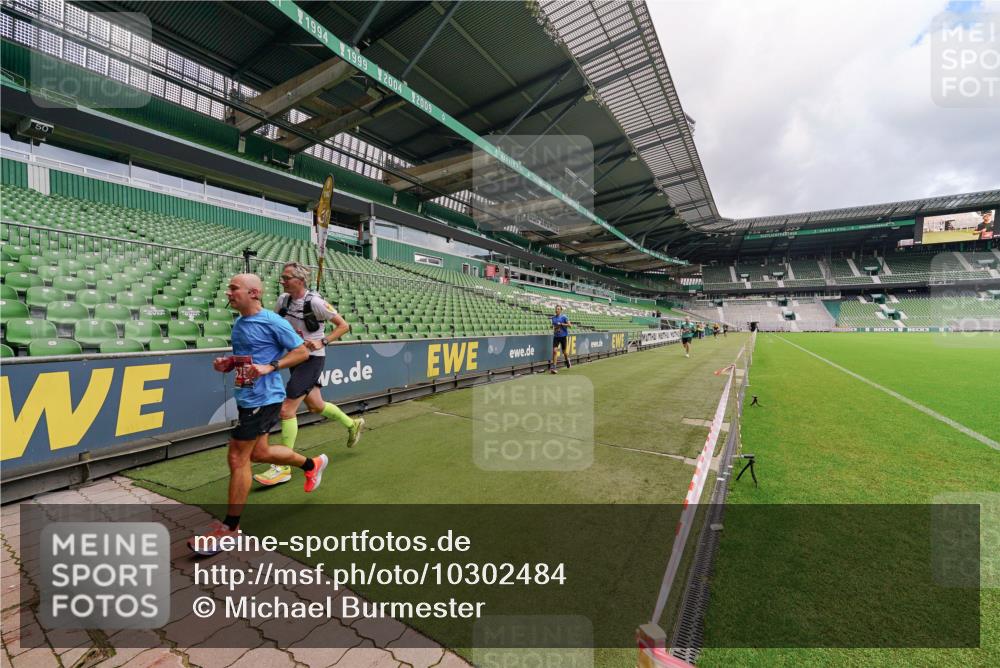 13.09.2026 - 21. swb-Marathon Bremen Michael Burmester http://msf.ph/oto/10302484 13.09.2026 12:28:01 Laufen im Stadion 103, 238, 358, 420, 553, 574, 649, 719, 959, 1161, 1253, 1256, 1352, 1391, 1428, 1525, 1724, 1783, 1917, 2032, 3662, 4264, 149, 289, 798, 814, 1313, 1483, 1490, 1544, 1567 meine-sportfotos.de