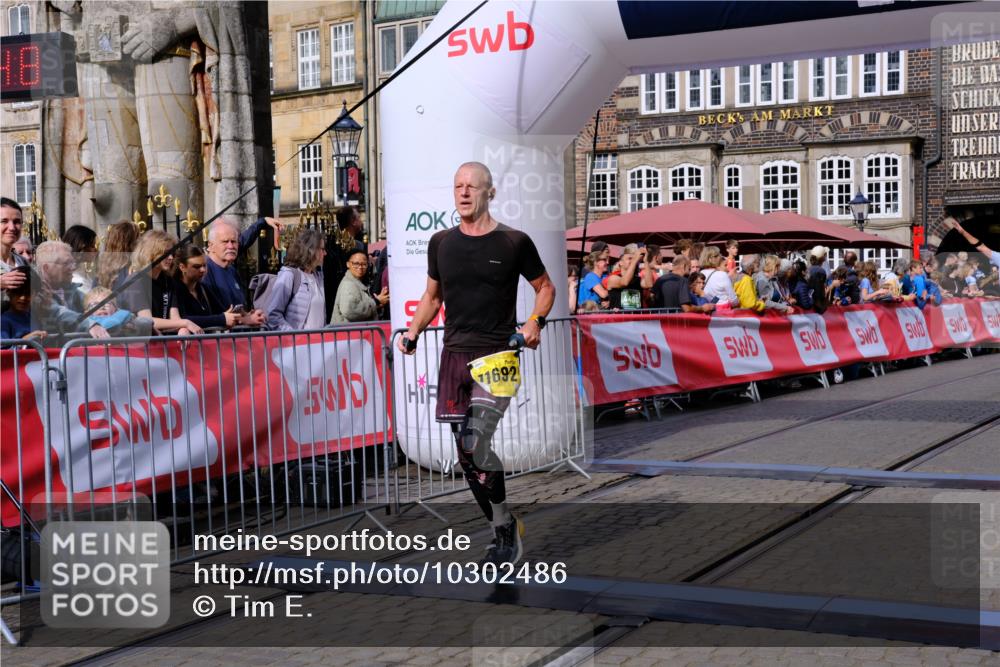 13.09.2026 - 21. swb-Marathon Bremen Tim E. http://msf.ph/oto/10302486 13.09.2026 10:45:05 Ziel 10266, 10628, 10861, 11615, 11692, 11704, 12302, 12425, 12473 meine-sportfotos.de
