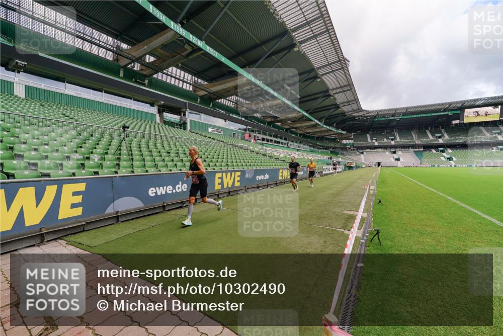 13.09.2026 - 21. swb-Marathon Bremen Michael Burmester http://msf.ph/oto/10302490 13.09.2026 12:28:12 Laufen im Stadion 103, 238, 358, 420, 553, 574, 649, 719, 959, 1161, 1253, 1256, 1352, 1391, 1428, 1525, 1724, 1783, 1917, 2032, 3662, 4264, 149, 289, 798, 814, 968, 1313, 1483, 1490, 1544 meine-sportfotos.de