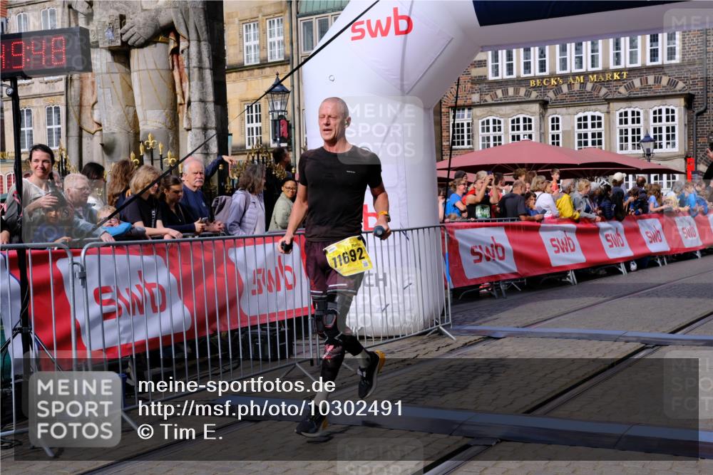 13.09.2026 - 21. swb-Marathon Bremen Tim E. http://msf.ph/oto/10302491 13.09.2026 10:45:05 Ziel 10266, 10628, 10861, 11615, 11692, 11704, 12302, 12425, 12473 meine-sportfotos.de