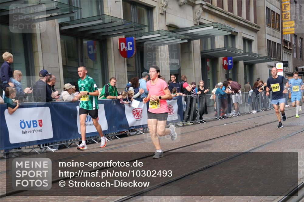 13.09.2026 - 21. swb-Marathon Bremen Strokosch-Dieckow http://msf.ph/oto/10302493 13.09.2026 10:50:36 Ziel 10200, 10267, 10537, 10764, 11076, 11087, 11170, 11339, 11625, 11626, 11753, 11961, 12004, 12070, 12179, 12303, 12351, 12407, 12488, 12560, 13544, 10170, 10233, 10525, 10840, 10923, 11178, 11220, 11276, 11497, 11499, 11622, 11664, 11680, 11742, 11774, 12045, 12052, 12078, 12269, 12309, 12447, 13544, 13562 meine-sportfotos.de