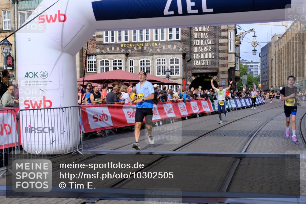 13.09.2026 - 21. swb-Marathon Bremen Tim E. http://msf.ph/oto/10302505 13.09.2026 10:45:07 Ziel 10266, 10628, 10735, 10861, 11692, 11704, 12302, 12425 meine-sportfotos.de