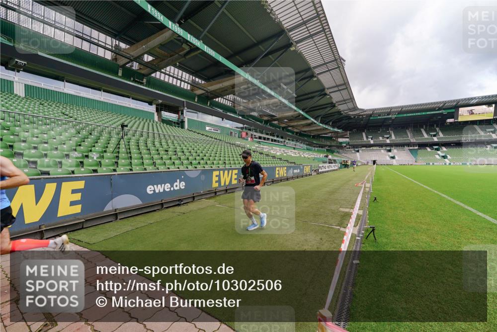 13.09.2026 - 21. swb-Marathon Bremen Michael Burmester http://msf.ph/oto/10302506 13.09.2026 12:28:40 Laufen im Stadion 358, 420, 547, 553, 574, 649, 719, 858, 934, 959, 1161, 1253, 1256, 1352, 1391, 1428, 1525, 1724, 1783, 1917, 2032, 3662, 4264, 149, 447, 814, 968, 1187, 1313, 1544, 1840, 2044, 2143 meine-sportfotos.de