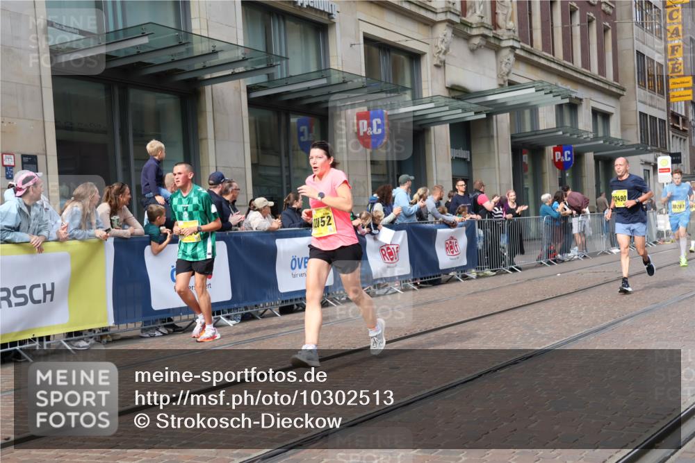 13.09.2026 - 21. swb-Marathon Bremen Strokosch-Dieckow http://msf.ph/oto/10302513 13.09.2026 10:50:37 Ziel 10200, 10267, 10537, 10764, 11076, 11087, 11170, 11339, 11625, 11626, 11753, 11961, 12004, 12070, 12179, 12303, 12351, 12407, 12488, 12560, 10170, 10233, 10525, 10840, 10923, 11178, 11220, 11276, 11497, 11499, 11622, 11664, 11680, 11742, 11774, 12045, 12052, 12078, 12269, 12309, 12447, 12488, 13544, 13562 meine-sportfotos.de