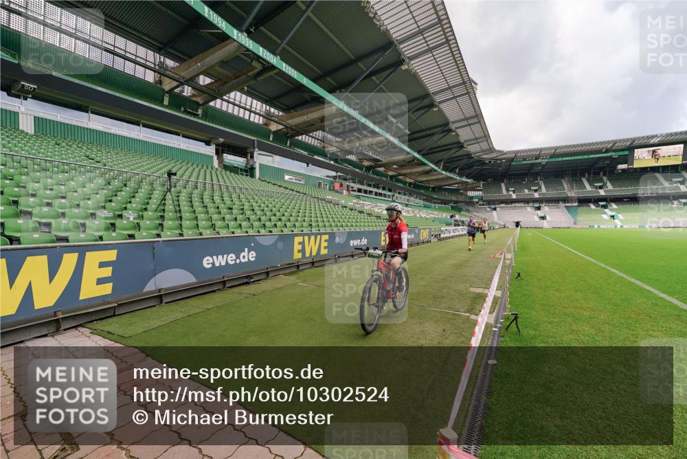 13.09.2026 - 21. swb-Marathon Bremen Michael Burmester http://msf.ph/oto/10302524 13.09.2026 12:29:41 Laufen im Stadion 314, 520, 547, 649, 719, 858, 934, 959, 1168, 1214, 1391, 1428, 1453, 206, 238, 322, 447, 814, 841, 875, 968, 1187, 1840, 2044, 2143 meine-sportfotos.de