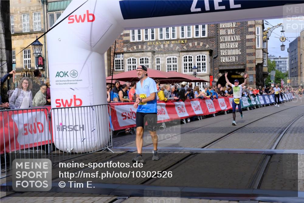 13.09.2026 - 21. swb-Marathon Bremen Tim E. http://msf.ph/oto/10302526 13.09.2026 10:45:08 Ziel 10266, 10628, 10735, 11692, 11704, 12302, 12425 meine-sportfotos.de