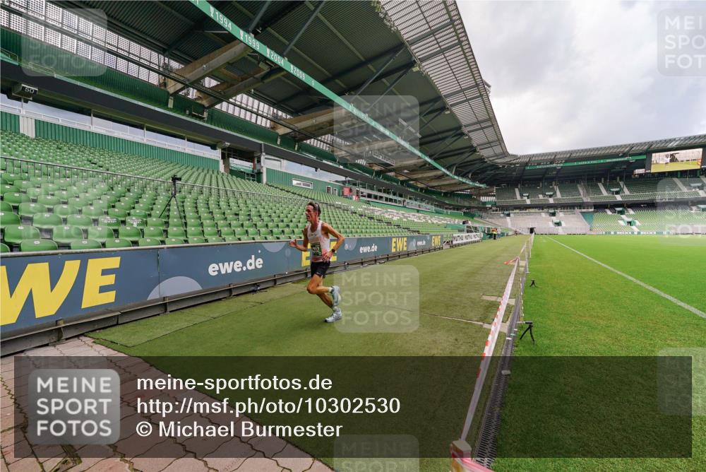 13.09.2026 - 21. swb-Marathon Bremen Michael Burmester http://msf.ph/oto/10302530 13.09.2026 12:29:45 Laufen im Stadion 314, 520, 547, 649, 719, 858, 934, 959, 1168, 1214, 1391, 1428, 1453, 206, 238, 322, 447, 841, 875, 968, 1187, 1840, 2044, 2143 meine-sportfotos.de