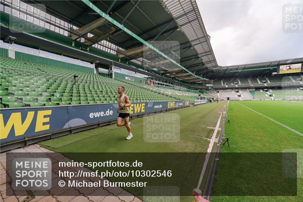 13.09.2026 - 21. swb-Marathon Bremen Michael Burmester http://msf.ph/oto/10302546 13.09.2026 12:30:22 Laufen im Stadion 314, 520, 547, 858, 934, 1168, 1214, 1357, 1453, 1639, 5212, 6485, 8285, 103, 206, 238, 322, 420, 447, 841, 875, 1187, 1352, 1840, 2032, 2143 meine-sportfotos.de