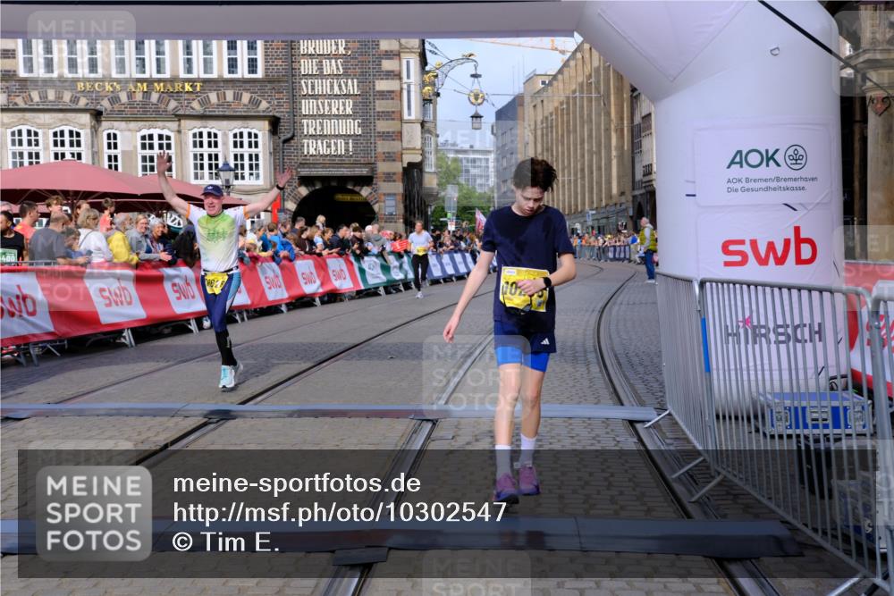 13.09.2026 - 21. swb-Marathon Bremen Tim E. http://msf.ph/oto/10302547 13.09.2026 10:45:09 Ziel 10266, 10628, 10735, 11692, 11704, 12302, 12425 meine-sportfotos.de