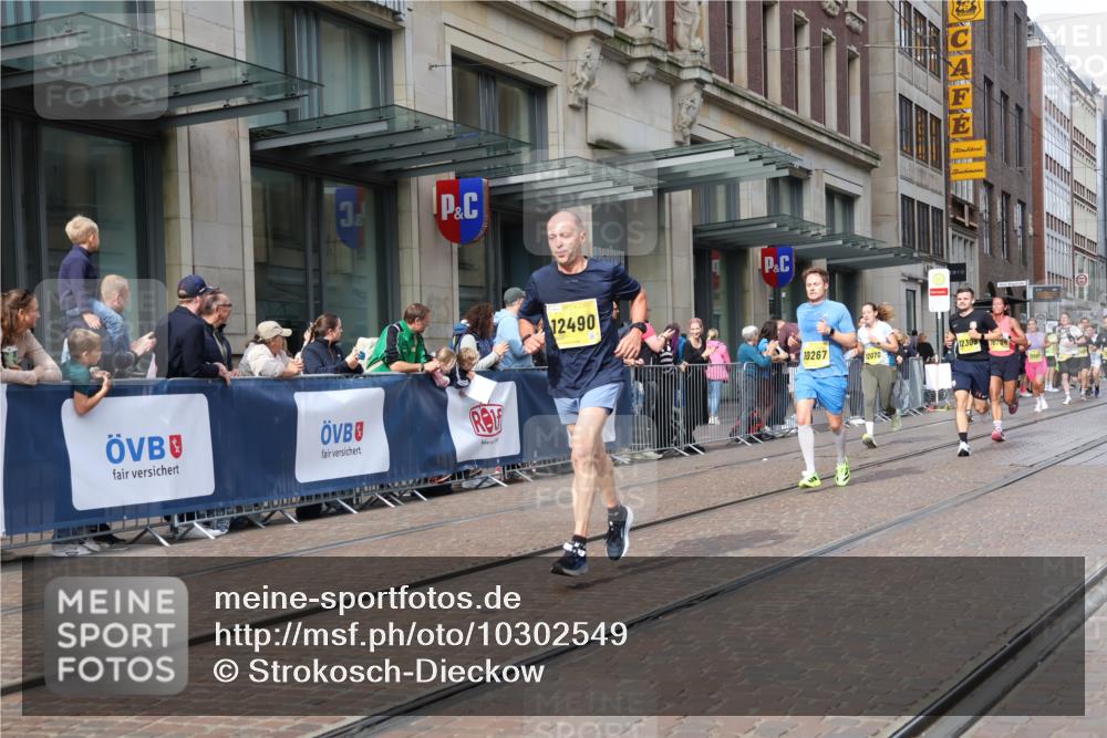 13.09.2026 - 21. swb-Marathon Bremen Strokosch-Dieckow http://msf.ph/oto/10302549 13.09.2026 10:50:38 Ziel 10200, 10267, 10537, 10764, 11076, 11087, 11170, 11339, 11625, 11626, 11753, 11961, 12004, 12070, 12179, 12303, 12351, 12407, 12560, 10170, 10233, 10525, 10764, 10840, 10923, 11220, 11276, 11497, 11499, 11622, 11664, 11680, 11742, 11774, 12045, 12052, 12078, 12309, 12447, 12488, 13544, 13562 meine-sportfotos.de