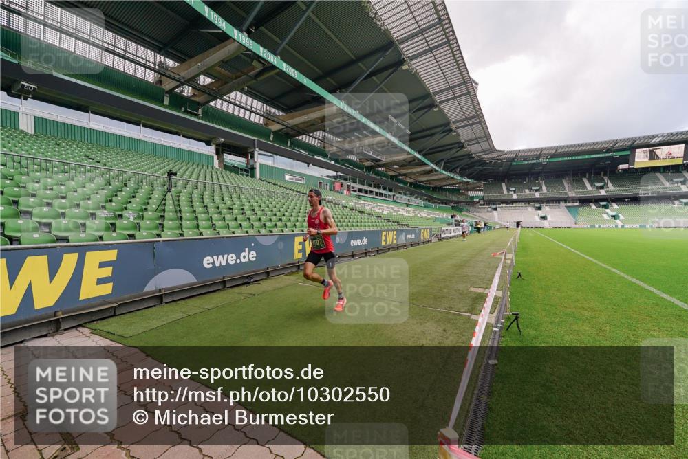 13.09.2026 - 21. swb-Marathon Bremen Michael Burmester http://msf.ph/oto/10302550 13.09.2026 12:30:28 Laufen im Stadion 314, 520, 547, 858, 934, 1168, 1214, 1357, 1453, 1639, 4474, 5212, 6485, 8285, 103, 206, 238, 322, 420, 841, 875, 1187, 1352, 1840, 1917, 2032, 2143, 4264 meine-sportfotos.de