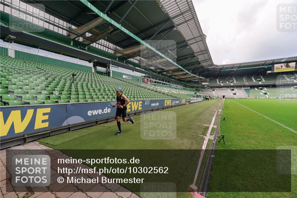 13.09.2026 - 21. swb-Marathon Bremen Michael Burmester http://msf.ph/oto/10302562 13.09.2026 12:31:29 Laufen im Stadion 417, 573, 668, 943, 1020, 1126, 1168, 1214, 1357, 1453, 1507, 1639, 2100, 4474, 5212, 6485, 6507, 8044, 8285, 103, 238, 358, 420, 553, 574, 649, 719, 959, 1161, 1253, 1256, 1352, 1391, 1428, 1525, 1724, 1783, 1917, 2032, 3662, 4264 meine-sportfotos.de