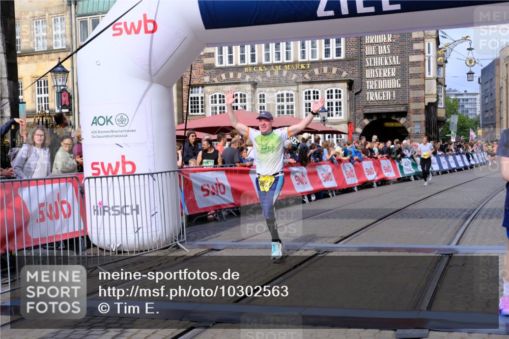 13.09.2026 - 21. swb-Marathon Bremen Tim E. http://msf.ph/oto/10302563 13.09.2026 10:45:10 Ziel 10266, 10628, 10735, 11692, 11704, 12302, 12425 meine-sportfotos.de