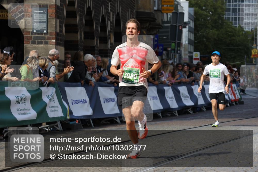 13.09.2026 - 21. swb-Marathon Bremen Strokosch-Dieckow http://msf.ph/oto/10302577 13.09.2026 12:53:27 Ziel 2585, 2670, 7650, 8077, 8081, 9522, 1089, 1168, 1606, 2352, 3606 meine-sportfotos.de