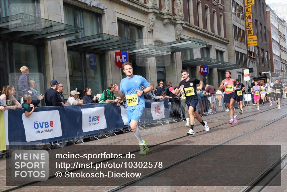 13.09.2026 - 21. swb-Marathon Bremen Strokosch-Dieckow http://msf.ph/oto/10302578 13.09.2026 10:50:40 Ziel 10200, 10537, 10808, 11076, 11087, 11170, 11339, 11537, 11625, 11626, 11753, 11961, 12004, 12070, 12179, 12303, 12351, 12407, 12560, 10170, 10233, 10267, 10525, 10764, 10840, 10923, 11220, 11276, 11622, 11664, 11680, 11742, 11753, 11774, 12045, 12052, 12078, 12309, 12447, 12488, 13544, 13562 meine-sportfotos.de