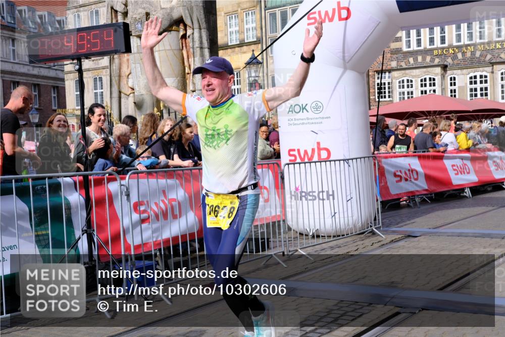 13.09.2026 - 21. swb-Marathon Bremen Tim E. http://msf.ph/oto/10302606 13.09.2026 10:45:11 Ziel 10266, 10628, 10735, 11692, 11704, 12302, 12425 meine-sportfotos.de