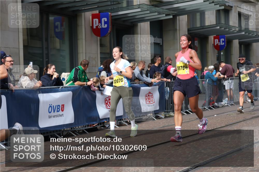 13.09.2026 - 21. swb-Marathon Bremen Strokosch-Dieckow http://msf.ph/oto/10302609 13.09.2026 10:50:41 Ziel 10200, 10537, 10808, 11076, 11087, 11170, 11339, 11537, 11625, 11626, 11961, 12004, 12070, 12179, 12303, 12351, 12407, 12560, 10233, 10267, 10525, 10764, 10840, 10923, 11220, 11276, 11622, 11664, 11680, 11742, 11753, 11774, 12045, 12052, 12078, 12309, 12447, 12488, 13544, 13562 meine-sportfotos.de