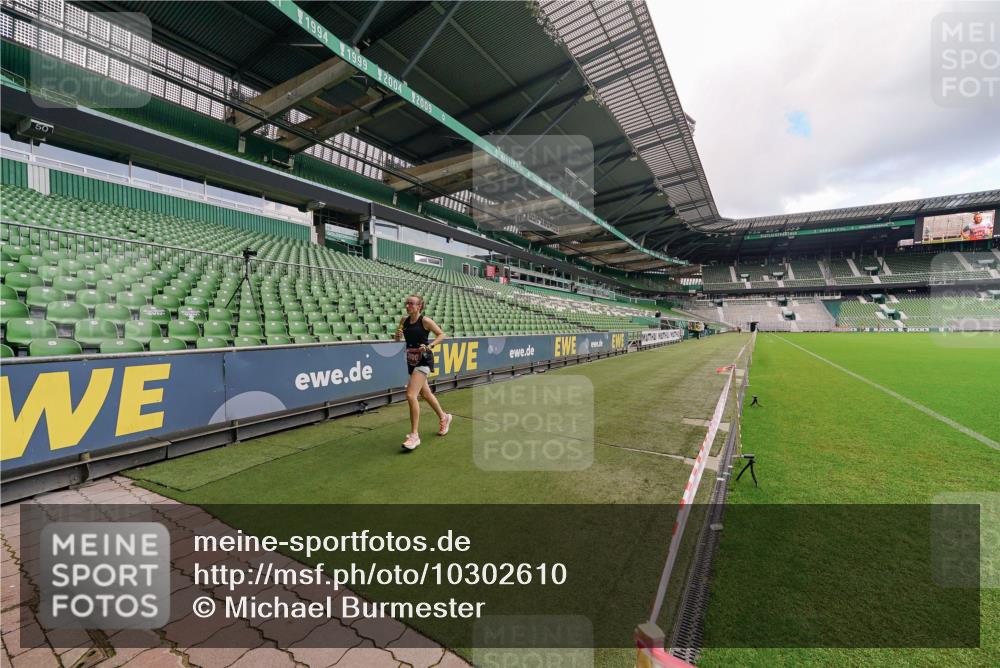 13.09.2026 - 21. swb-Marathon Bremen Michael Burmester http://msf.ph/oto/10302610 13.09.2026 12:33:22 Laufen im Stadion 299, 482, 525, 668, 919, 943, 1020, 1126, 1212, 1507, 1606, 1629, 2072, 2100, 5428, 7741, 314, 520, 547, 719, 858, 934, 959, 1168, 1214, 1453, 5212, 6485 meine-sportfotos.de