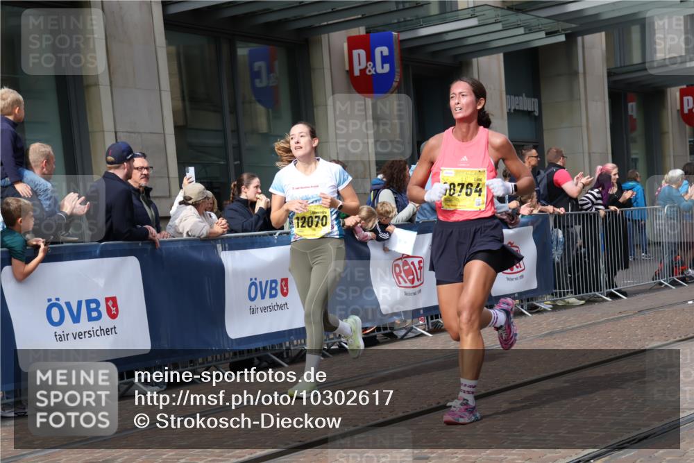 13.09.2026 - 21. swb-Marathon Bremen Strokosch-Dieckow http://msf.ph/oto/10302617 13.09.2026 10:50:41 Ziel 10200, 10537, 10808, 11076, 11087, 11170, 11339, 11537, 11625, 11626, 11961, 12004, 12070, 12179, 12303, 12351, 12407, 12560, 10233, 10267, 10525, 10764, 10840, 10923, 11220, 11276, 11622, 11664, 11680, 11742, 11753, 11774, 12045, 12052, 12078, 12309, 12447, 12488, 13544, 13562 meine-sportfotos.de
