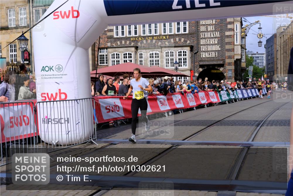 13.09.2026 - 21. swb-Marathon Bremen Tim E. http://msf.ph/oto/10302621 13.09.2026 10:45:14 Ziel 10096, 10266, 10628, 10735, 11692, 12302, 12425, 13591 meine-sportfotos.de