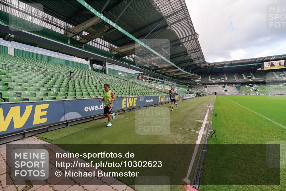 13.09.2026 - 21. swb-Marathon Bremen Michael Burmester http://msf.ph/oto/10302623 13.09.2026 12:34:02 Laufen im Stadion 250, 272, 299, 525, 919, 1089, 1212, 1606, 1629, 2072, 5428, 7741, 314, 520, 573, 1168, 1214, 1357, 1453, 1639, 4474, 5212, 6485, 6507, 8285 meine-sportfotos.de