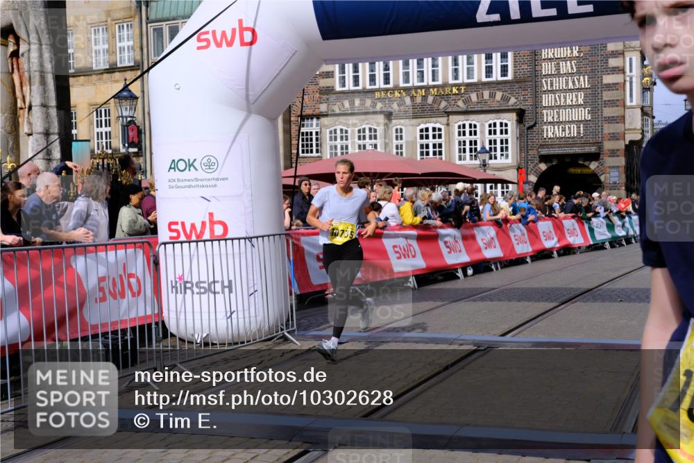 13.09.2026 - 21. swb-Marathon Bremen Tim E. http://msf.ph/oto/10302628 13.09.2026 10:45:14 Ziel 10096, 10266, 10628, 10735, 11692, 12302, 12425, 13591 meine-sportfotos.de