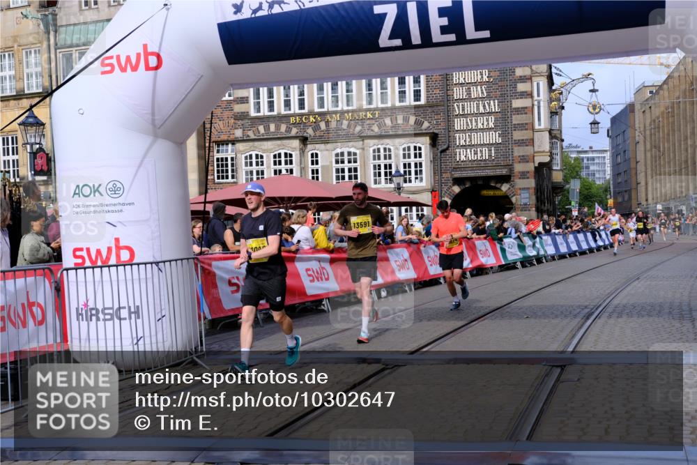 13.09.2026 - 21. swb-Marathon Bremen Tim E. http://msf.ph/oto/10302647 13.09.2026 10:45:21 Ziel 10096, 10143, 10214, 10628, 10735, 11020, 11396, 13591 meine-sportfotos.de