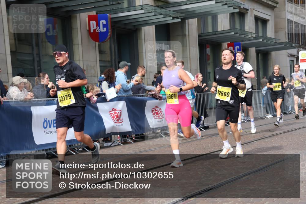13.09.2026 - 21. swb-Marathon Bremen Strokosch-Dieckow http://msf.ph/oto/10302655 13.09.2026 10:50:44 Ziel 10200, 10471, 10515, 10537, 10808, 11076, 11087, 11170, 11339, 11537, 11625, 11626, 11801, 12004, 12133, 12179, 12303, 12351, 12407, 12552, 12560, 10233, 10267, 10525, 10764, 10840, 11076, 11220, 11276, 11622, 11664, 11680, 11742, 11753, 11774, 11961, 12052, 12070, 12078, 12309, 12447, 12488, 13544 meine-sportfotos.de