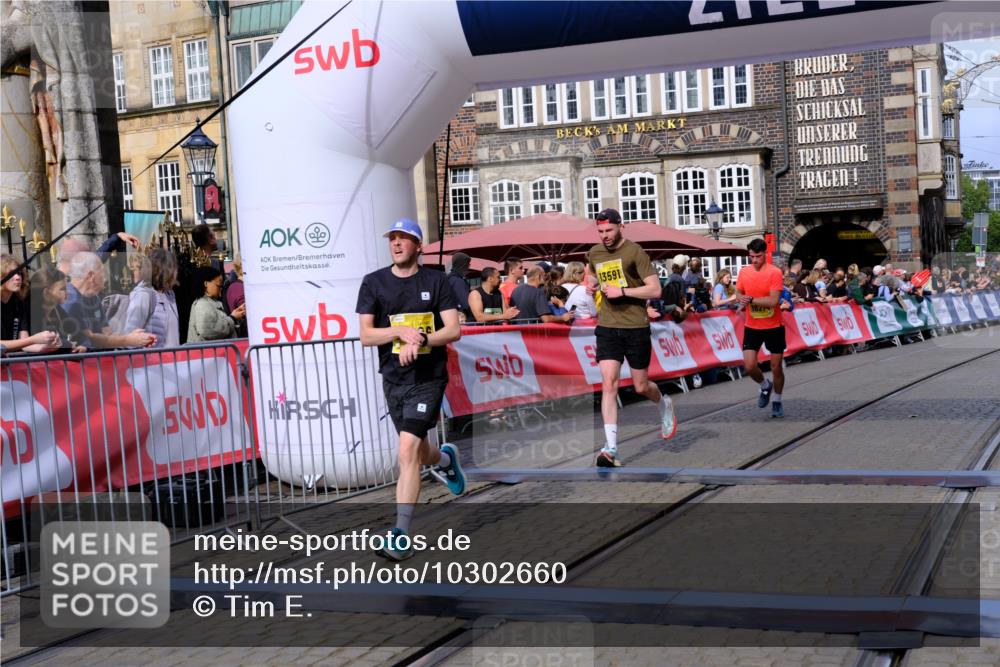 13.09.2026 - 21. swb-Marathon Bremen Tim E. http://msf.ph/oto/10302660 13.09.2026 10:45:21 Ziel 10096, 10143, 10214, 10628, 10735, 11020, 11396, 13591 meine-sportfotos.de