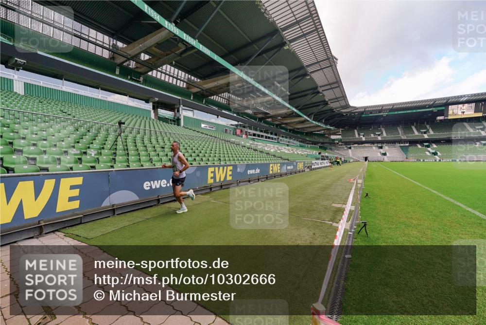 13.09.2026 - 21. swb-Marathon Bremen Michael Burmester http://msf.ph/oto/10302666 13.09.2026 12:35:44 Laufen im Stadion 250, 272, 365, 850, 1089, 1288, 1550, 1875, 1993, 4232, 7692, 8075, 13033, 417, 482, 573, 668, 943, 1020, 1126, 1507, 1606, 1629, 2100, 4474, 6507, 8044, 8285 meine-sportfotos.de