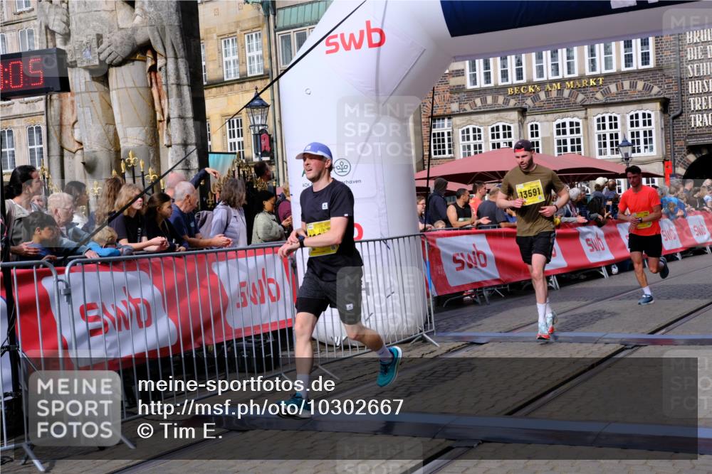 13.09.2026 - 21. swb-Marathon Bremen Tim E. http://msf.ph/oto/10302667 13.09.2026 10:45:22 Ziel 10096, 10143, 10214, 10628, 10735, 10866, 11020, 11396, 13591 meine-sportfotos.de
