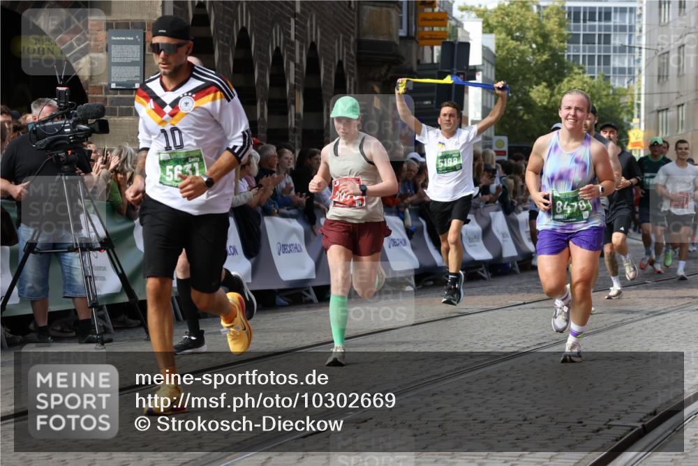 13.09.2026 - 21. swb-Marathon Bremen Strokosch-Dieckow http://msf.ph/oto/10302669 13.09.2026 13:29:57 Ziel 124, 716, 1073, 1083, 1243, 1581, 2076, 2289, 2742, 3030, 3721, 4576, 5244, 5599, 6006, 6384, 6499, 6690, 6725, 6930, 7079, 7384, 7426, 7649, 7884, 8481, 8594, 8831, 9534, 9747, 9770, 10013, 13031, 1308, 1611, 1653, 1780, 1938, 2126, 3190, 5039, 5198, 5348, 5615, 5631, 6225, 6720, 6942, 6992, 6994, 7184, 7609, 7932, 7966, 8110, 8115, 8441, 8470, 9104, 9125, 9529 meine-sportfotos.de