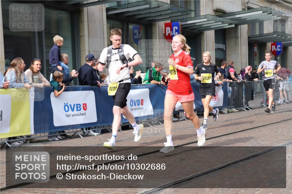13.09.2026 - 21. swb-Marathon Bremen Strokosch-Dieckow http://msf.ph/oto/10302686 13.09.2026 10:50:47 Ziel 10200, 10471, 10515, 10537, 10808, 11087, 11170, 11339, 11503, 11537, 11625, 11626, 11801, 11973, 12004, 12133, 12179, 12303, 12351, 12407, 12552, 10267, 10525, 10764, 10840, 11076, 11170, 11220, 11276, 11664, 11742, 11753, 11774, 11961, 12052, 12070, 12078, 12179, 12309, 12447, 12488, 12560, 13544 meine-sportfotos.de
