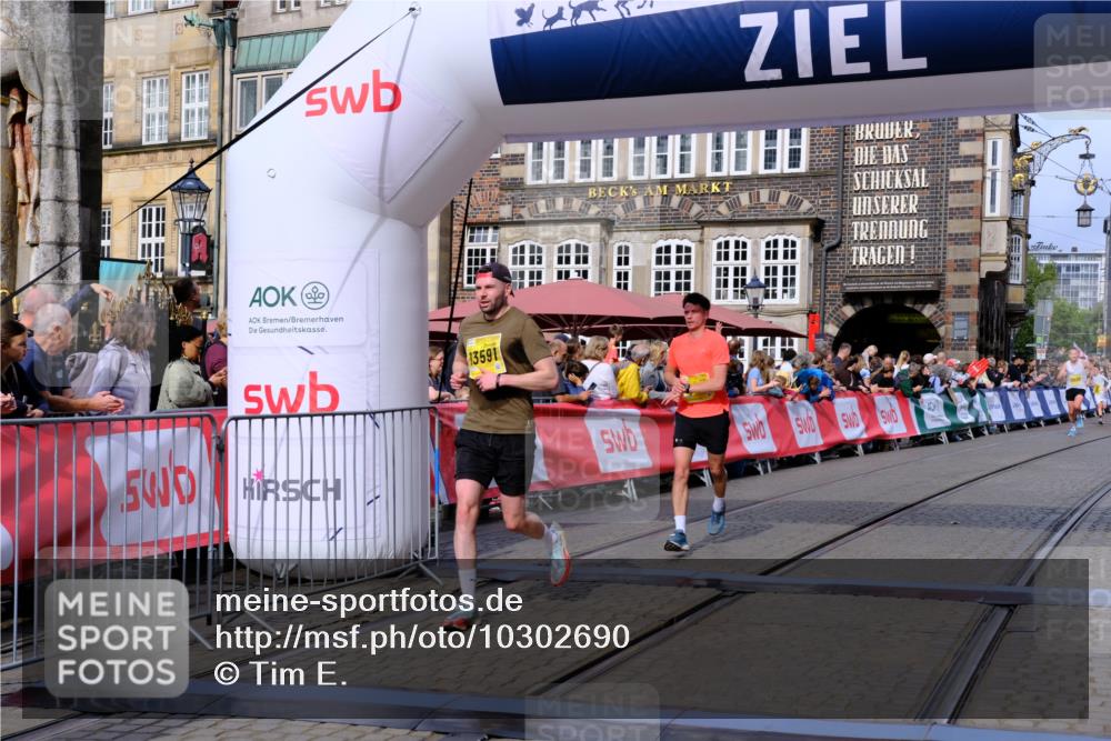 13.09.2026 - 21. swb-Marathon Bremen Tim E. http://msf.ph/oto/10302690 13.09.2026 10:45:22 Ziel 10096, 10143, 10214, 10628, 10735, 10866, 11020, 11396, 13591 meine-sportfotos.de